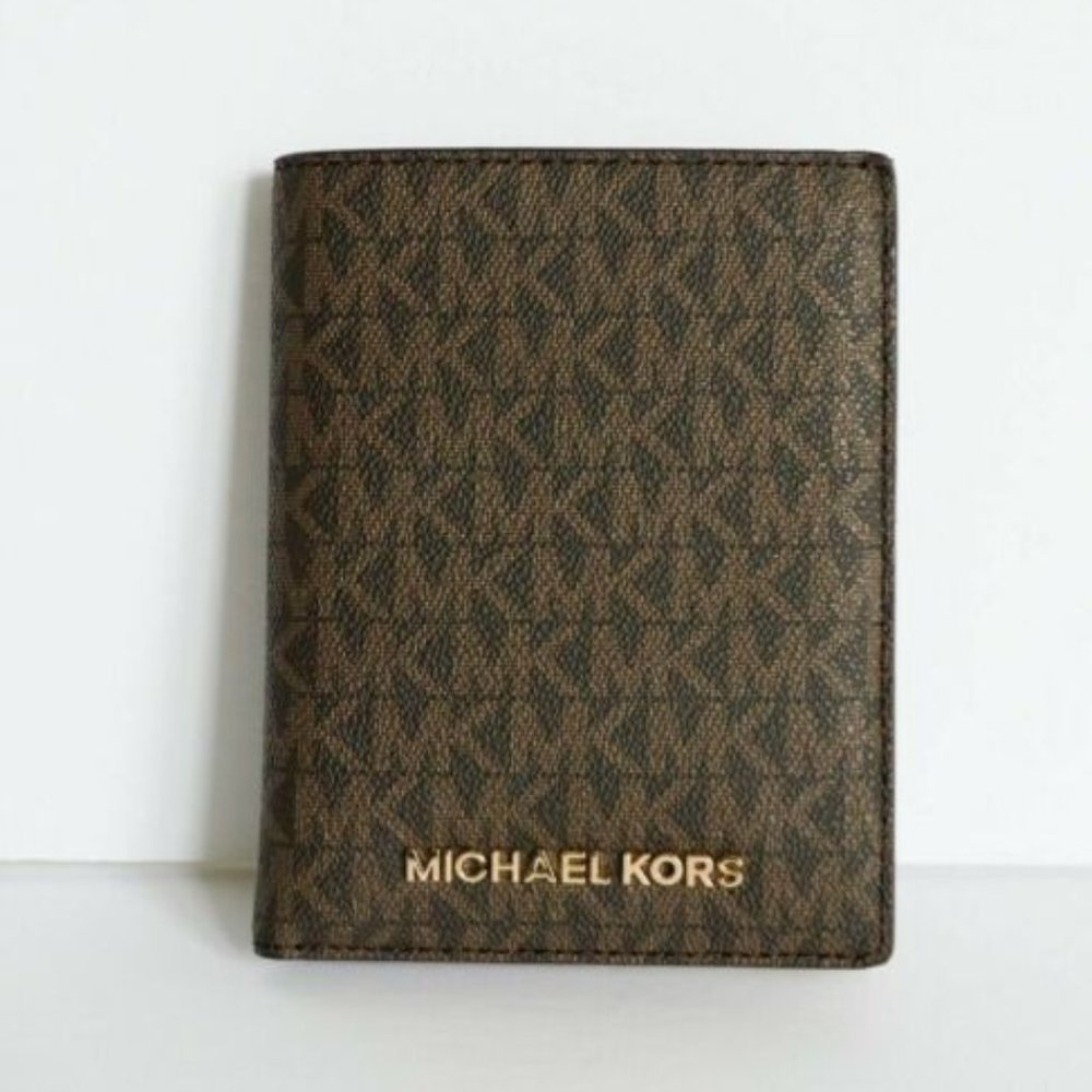 Michael Kors Jet Set passport wallet NWOT